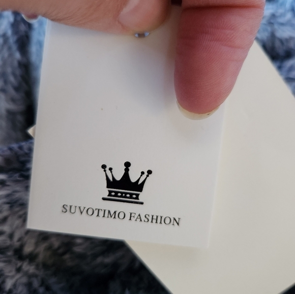 Fuzzy sweater - Picture 5 of 10